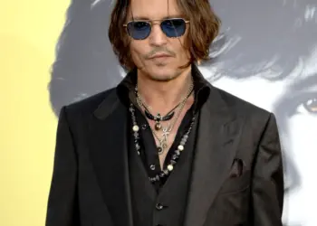 Johnny-Depp-Throug